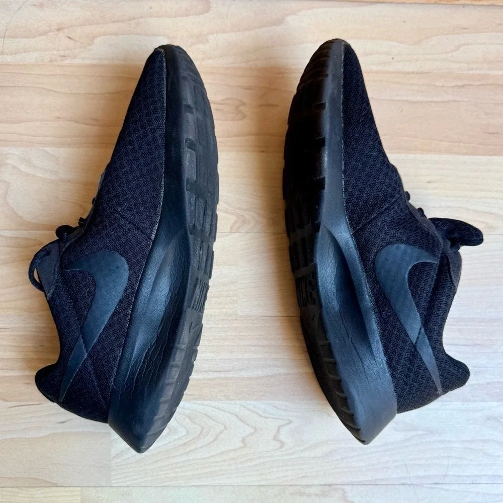Nike Running Shoes Tanjun Triple Black 7.5 Low Profile Street Gym Athleisure